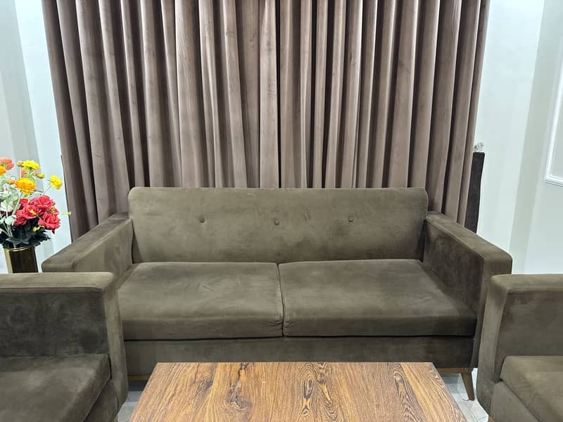 Sofa set with table. 1