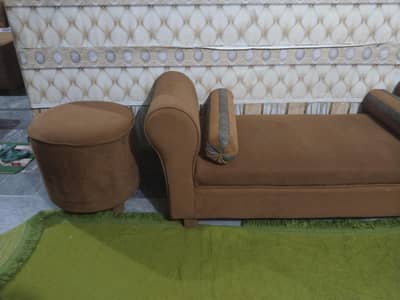 puffy 2 seate with round table