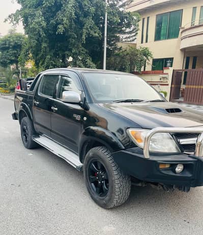 Vigo Thailand 1kz Engine.  Front back bumper+ rollbars customized rims