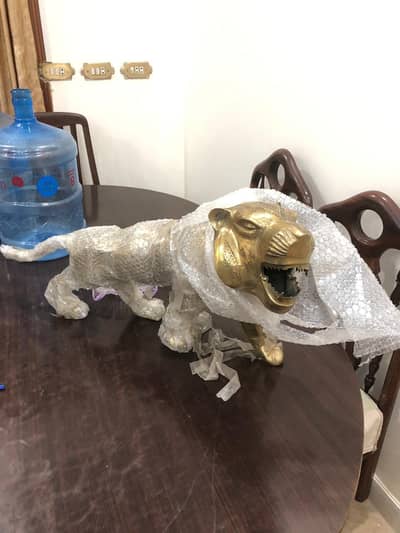 Beautiful Brass Lion Sculpture unused for Sale in I-8/4, 7 Kg weight