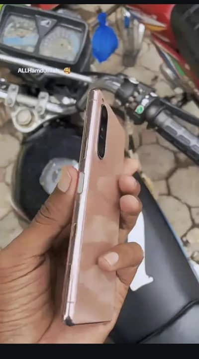 Sony expria 5 mark 3 gaming and camera phone read add