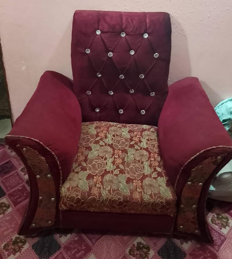 7 setter sofa set good condition 1