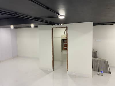 VERY BEATUIFULL OFFICE IS AVAILABLE ON THE RENT INTHE COMMERRICAL BUILDING AT SHAHR E FAISAL