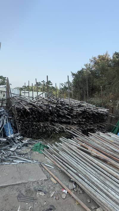 Scaffolding pipes - Joints - Shuttering plates - Construction material