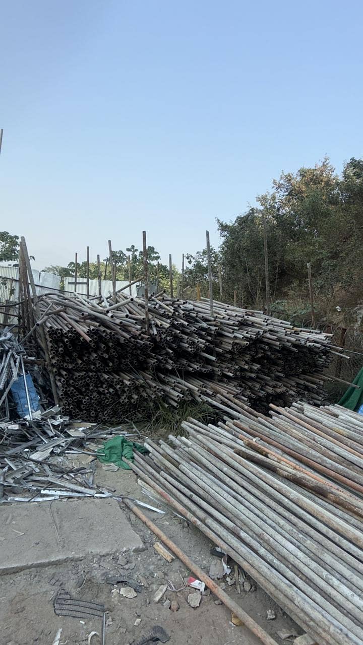 Scaffolding pipes - Joints - Shuttering plates - Construction material 0