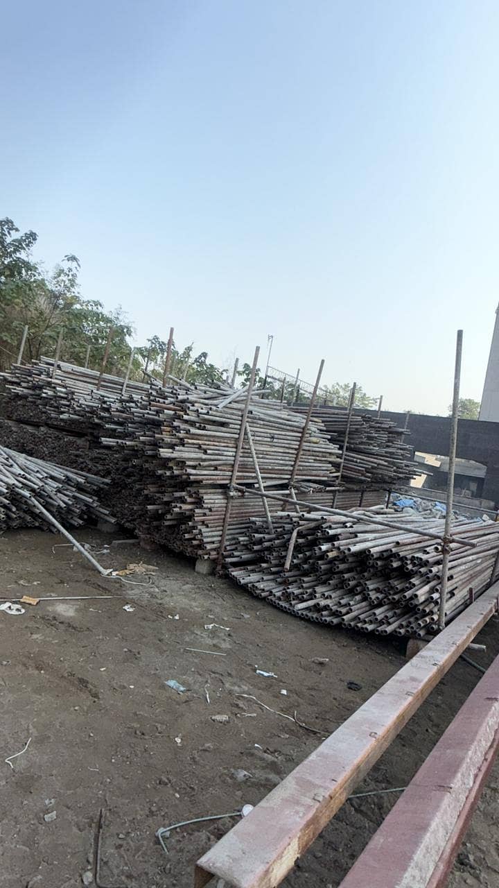 Scaffolding pipes - Joints - Shuttering plates - Construction material 4