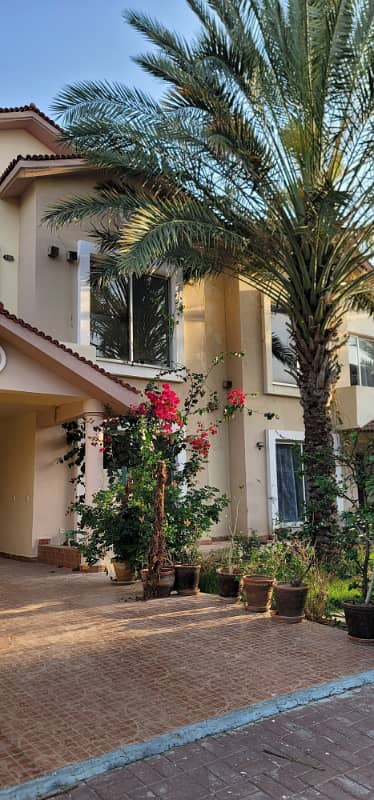 Iqbal Villas 152sq yd Close to Entrance of BTK 3Bed One Unit Villas FOR SALE