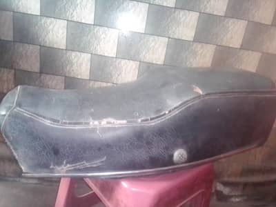CG 125 seat for urgent sale