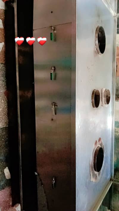 High quality steel counter with glass sides with 4 burners.