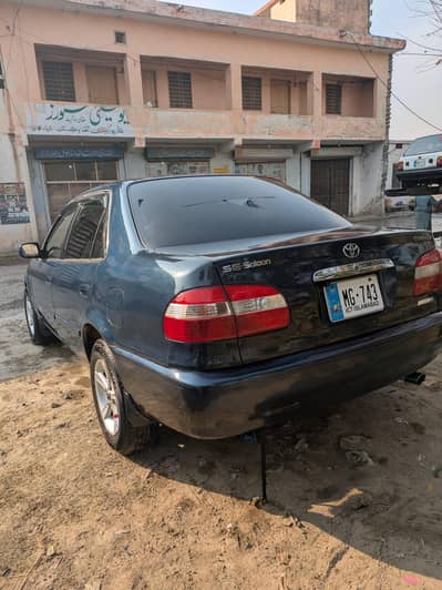 Toyota Corolla SE saloon for sale