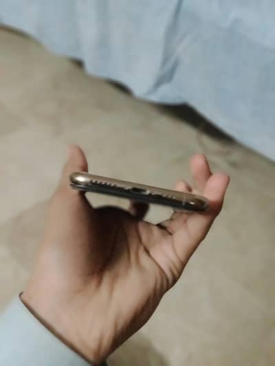 iPhone XS factory unlock 256 GB face ID okay golden color panel crack