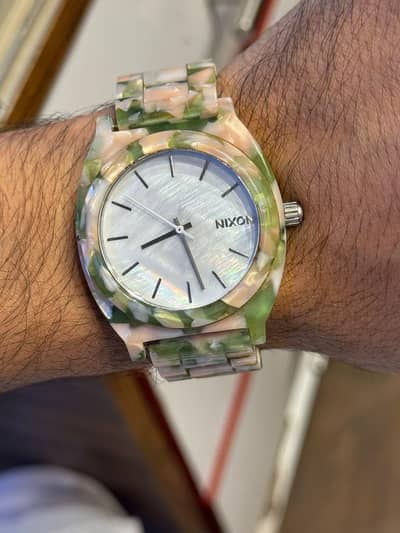 Nixon (mother of pearl) Quartz