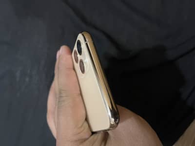 iPhone 11 Pro Max with box