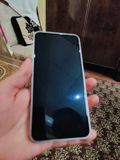 Samsung S24 FE one hand use