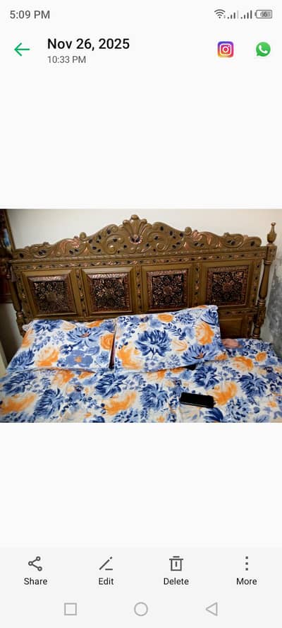 King size bed and dressing table