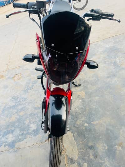 Yamaha ybr 125 condition pic ma dhk sakty ha paper clear ha
