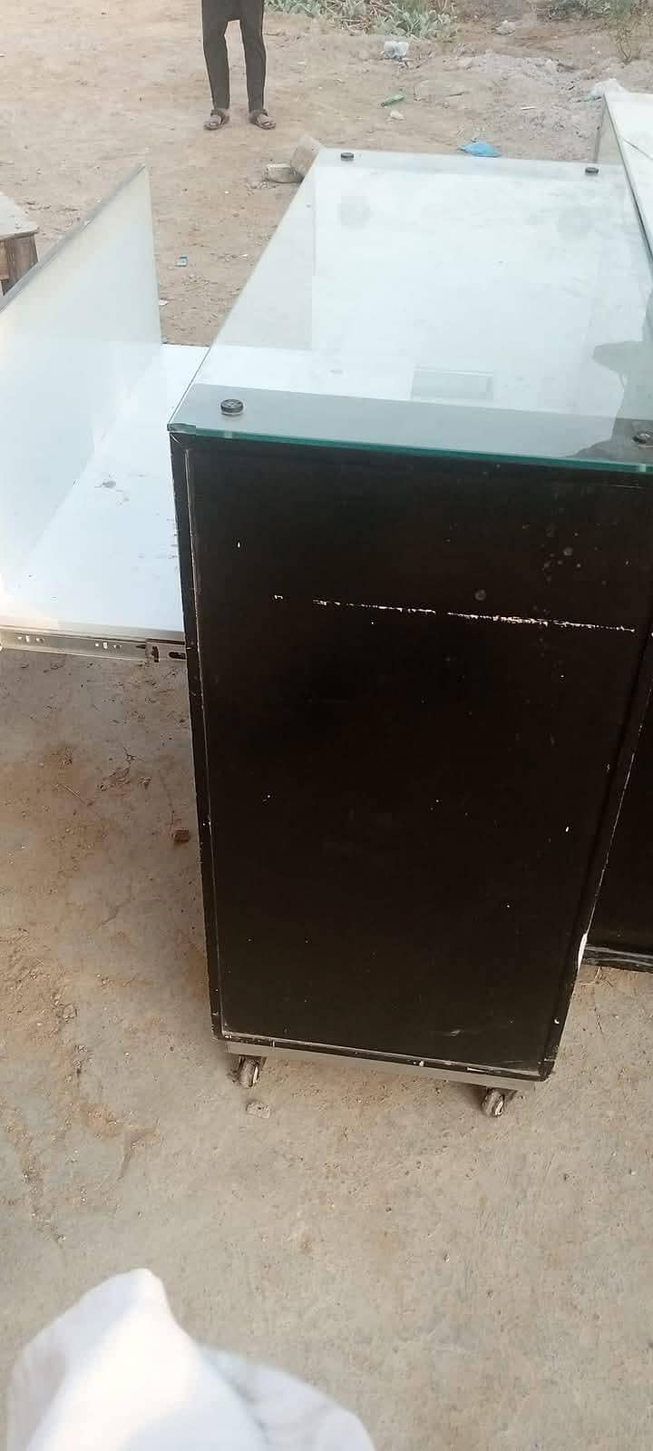 شاپ کاؤنٹرز اور ایسسریز 1