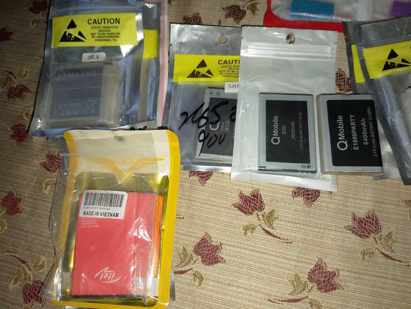 شاپ کاؤنٹرز اور ایسسریز 13