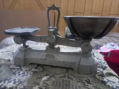 Vintage  Mechanical  Scale