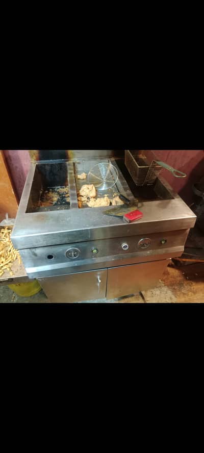 1 fryer 1 hot plete