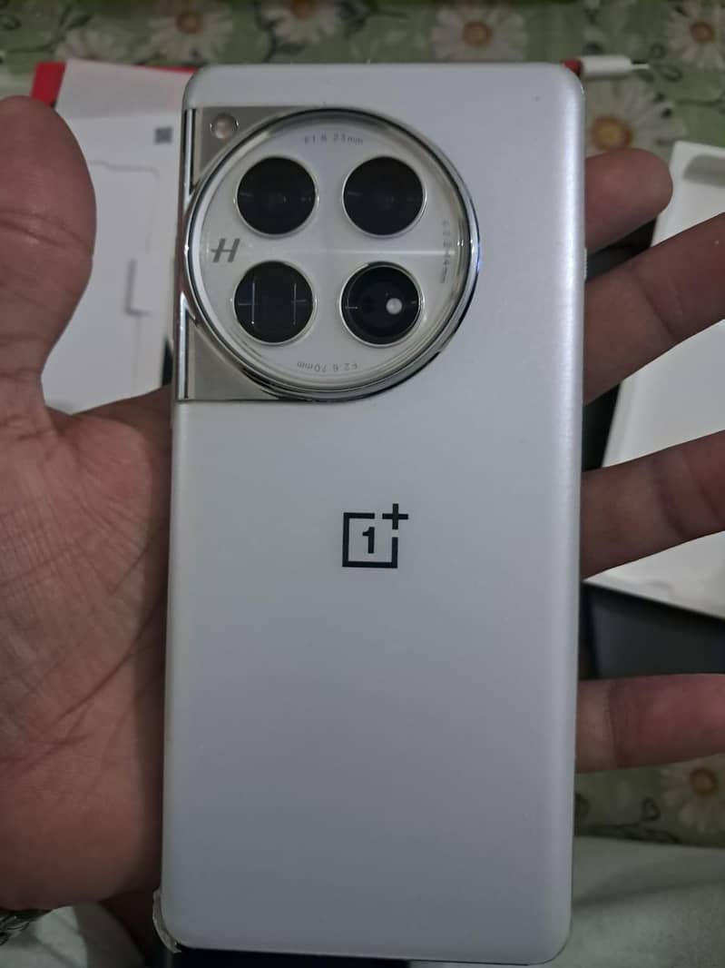 white OnePlus 12 0
