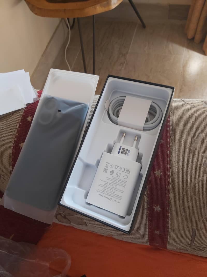 Vivo V60 Fix Lite 5G. . . Box Opened Only. . . Warrenty till 26 Nov ...