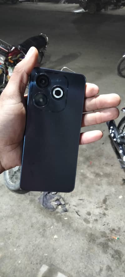 infinix smart 8.   (4/64)