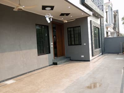 10 MARLA NEW HOUSE AVAILABLE FOR SALE