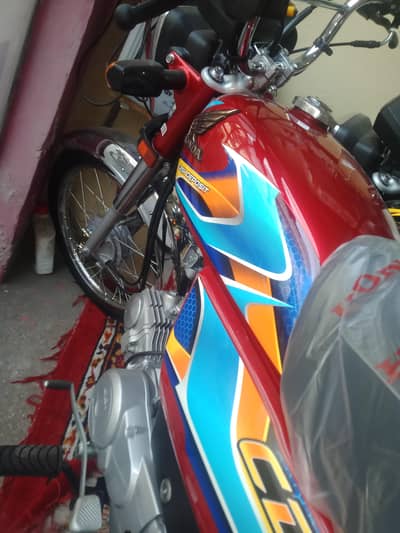 honda cd 70 available on cash