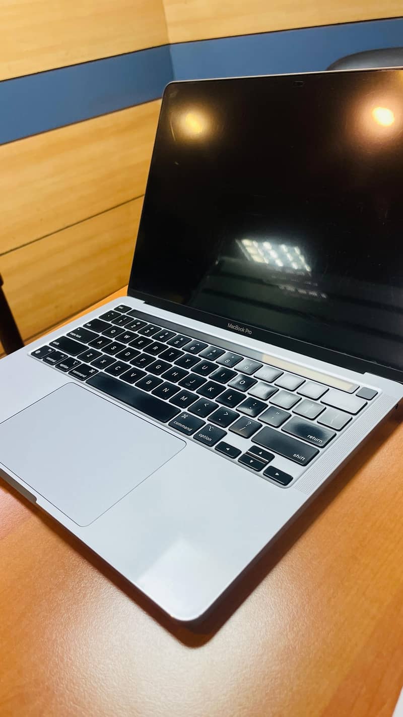 MacBook Pro 0