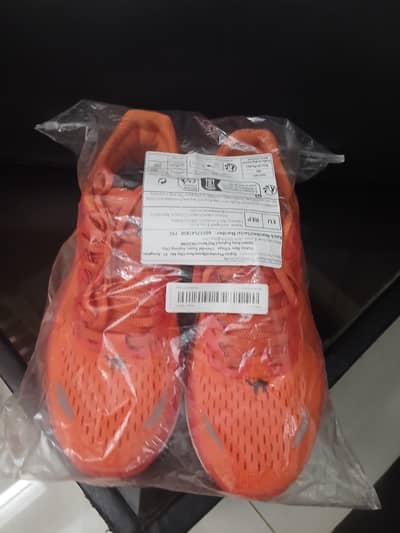Jogging  SNEAKERs ( Style like Orange Shoes Nike)