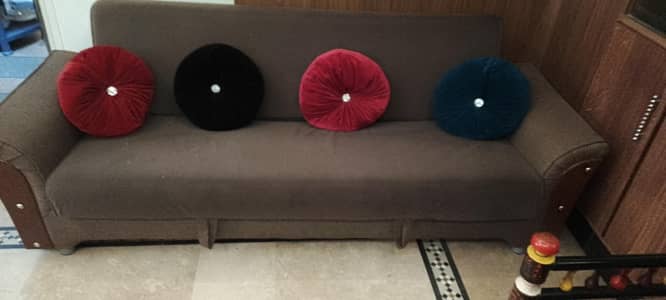 want to sale my sofa combat in good condition 7 foot length  28 inches