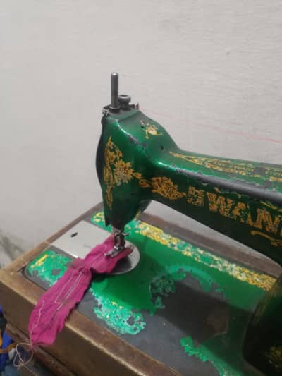 sewingi machion ok ha bilkul ghar men use Hoti ha do  bilkul theek ha