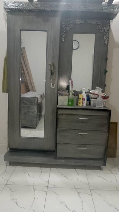 Dressing table Double Mirror New Urgent sale
