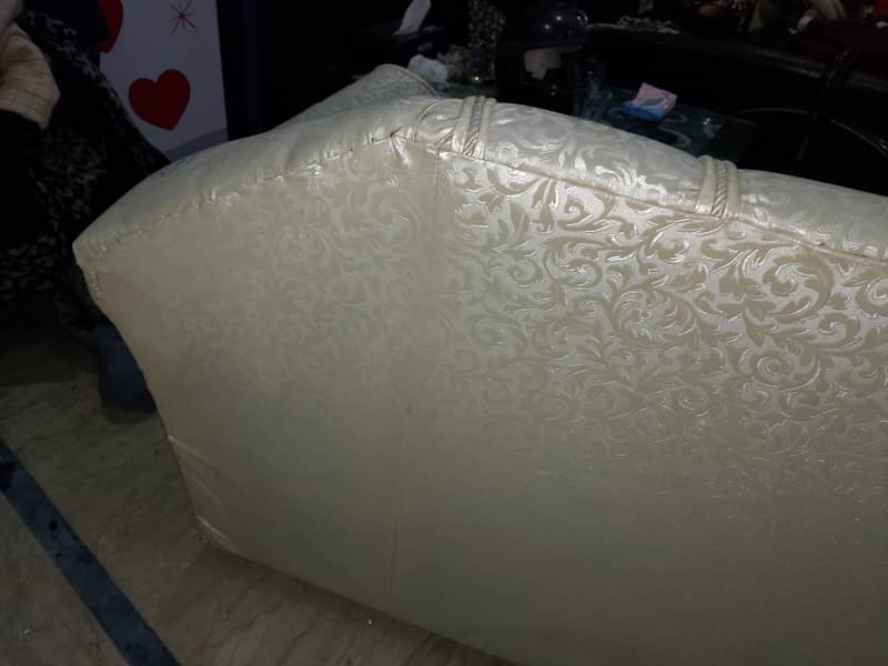 3 Seater Sofa 8