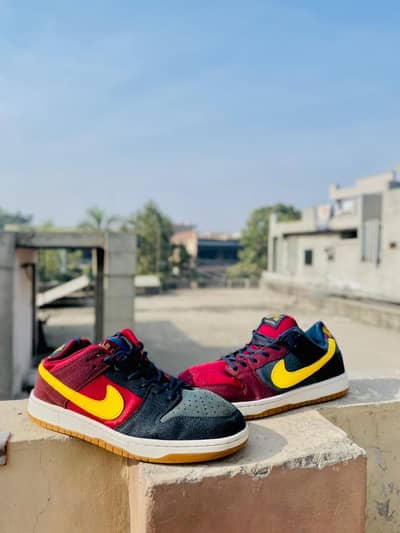 NIKE SB DUNK LOW