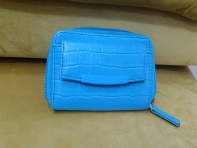 preloved imported  bags in very reasonable price