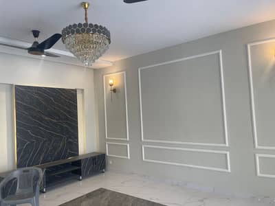 10 MARLA GROUND PORTION HOUSE FOR RENT