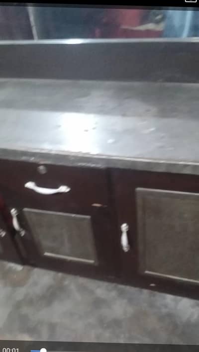 برتن سیف الماری اور سنگار میز