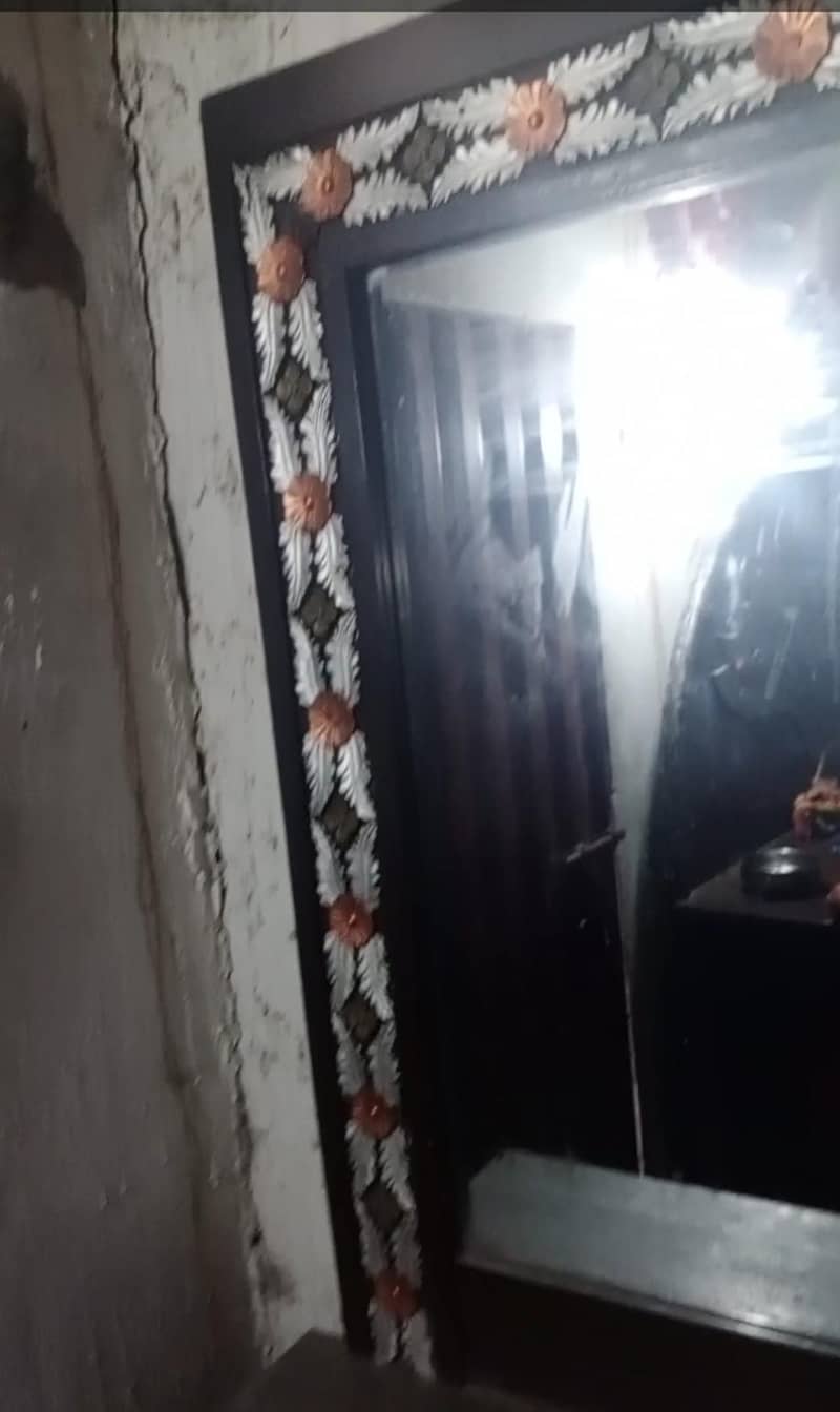 برتن سیف الماری اور سنگار میز 1