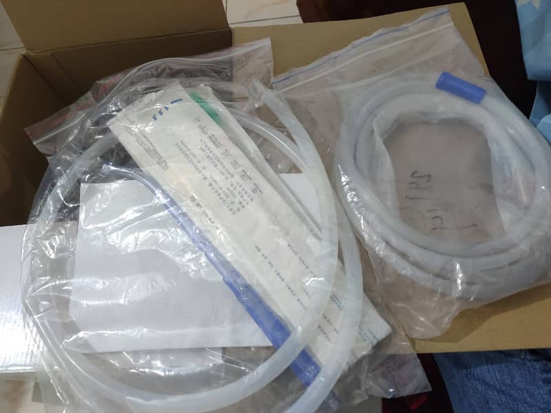 Lifecare suction machine with complete accessories 1