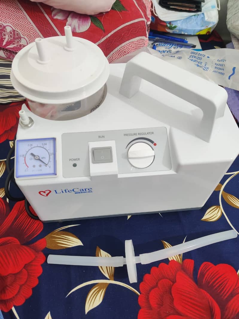 Lifecare suction machine with complete accessories 2
