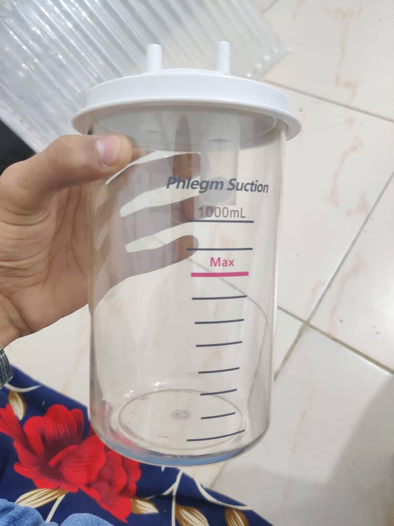 Lifecare suction machine with complete accessories 3