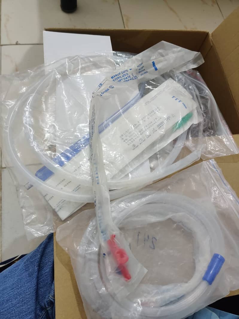 Lifecare suction machine with complete accessories 4