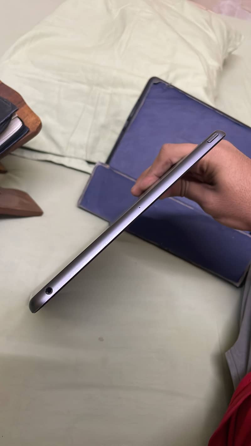 ipad 9 (64)GB 4