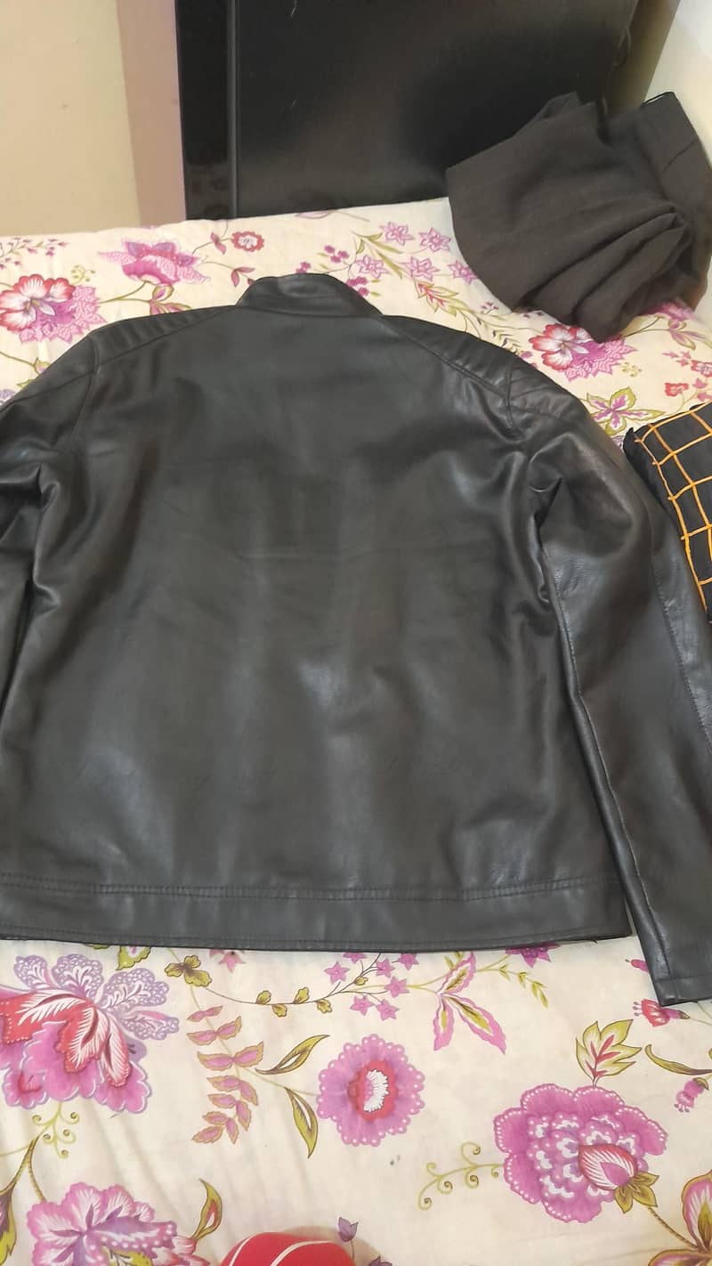 Black leather jacket 3