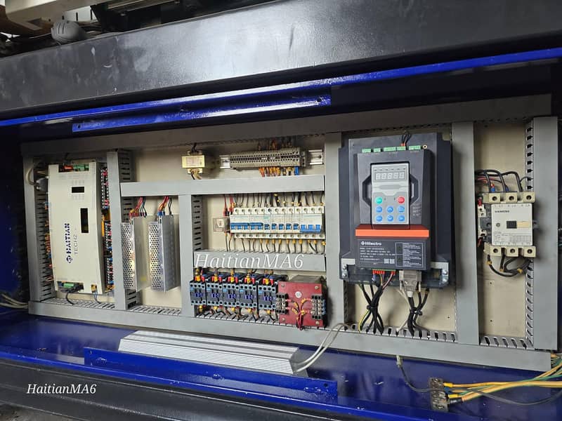 injection moulding machine 7