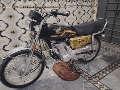 Honda 125 2023/24 self start gold edition