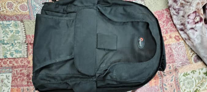 it is a new camer bag for urgent sale