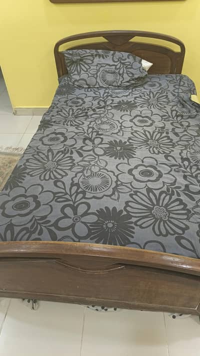 shesham wood ka bed hi with fom. . 03002348979